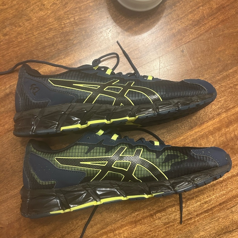 Used ASICS Men's Blue and Neon Green (size 11) cross training sneakers